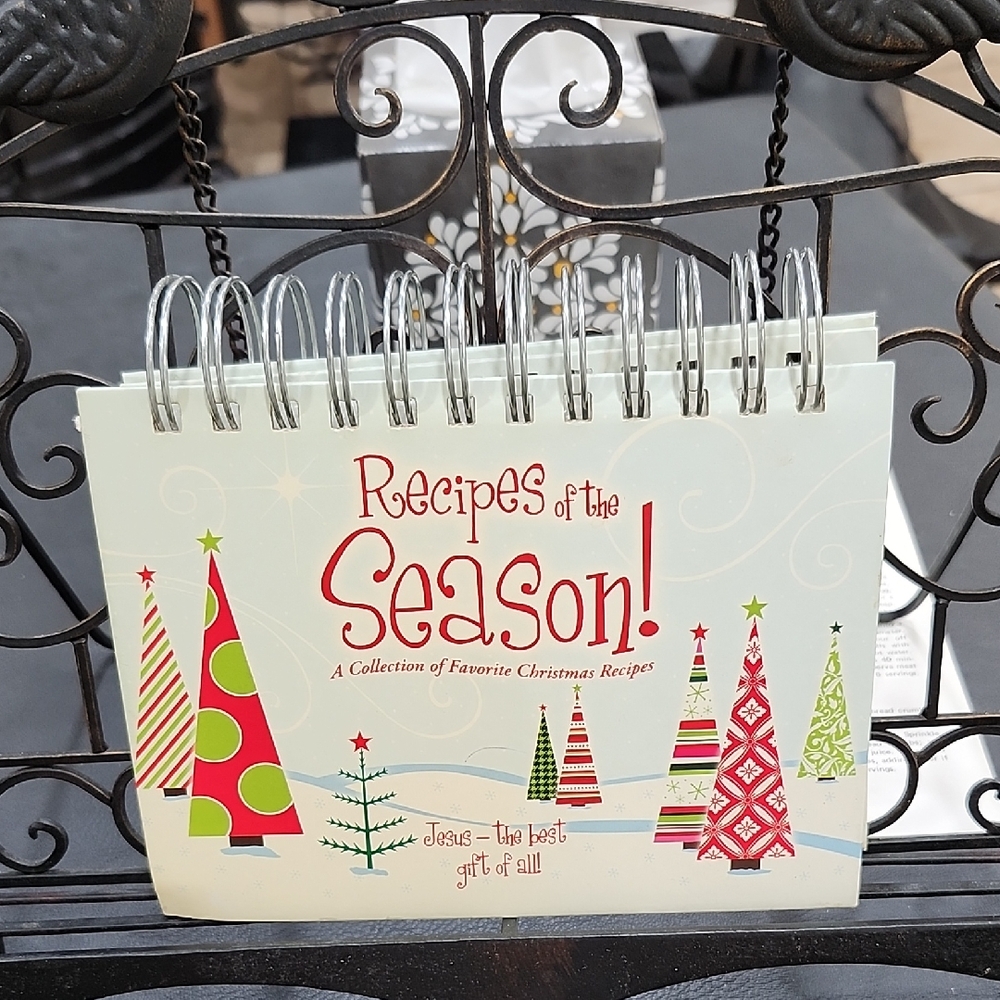 'RECIPES OF THE SEASON! A COLLECTION OF FAVORITE CHRISTMAS RECIPES' COOKBOOK
